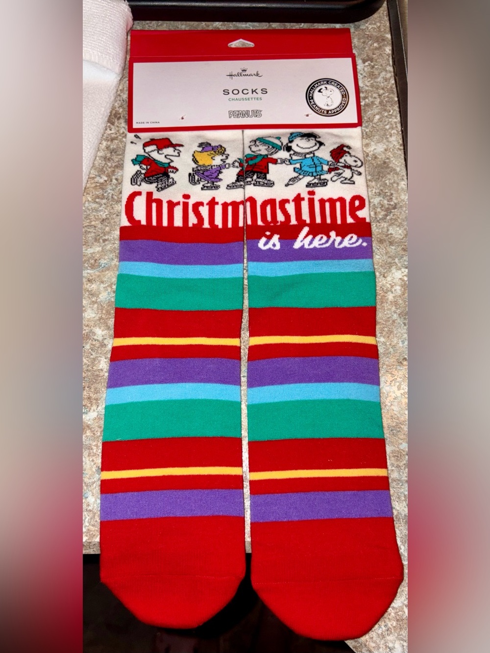 HALLMARK PEANUTS CHARLIE BROWN CHRISTMASTIME IS HERE WOMEN'S SOCKS ONE SIZE NEW!